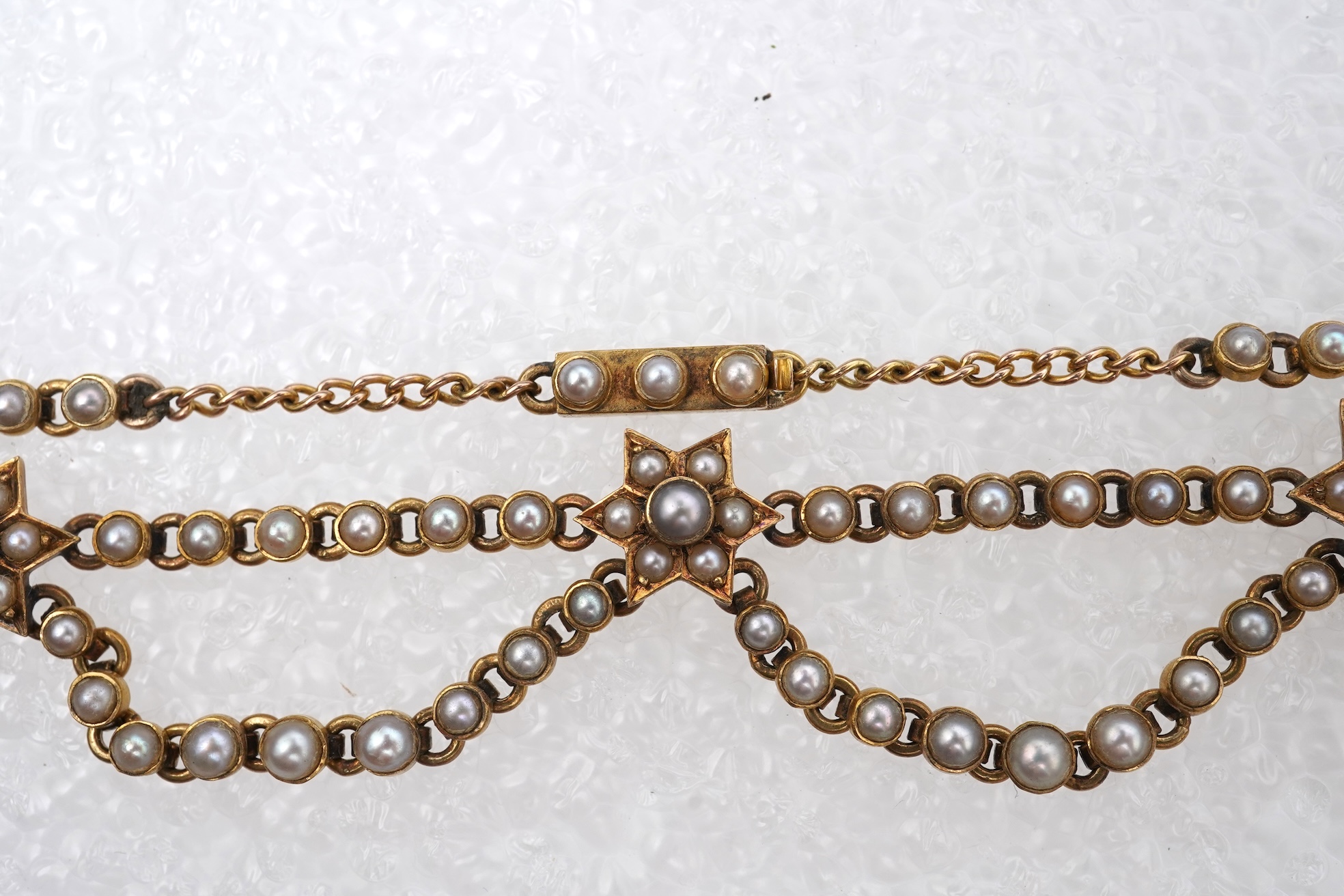 An attractive Edwardian pearl necklace, early 20th century